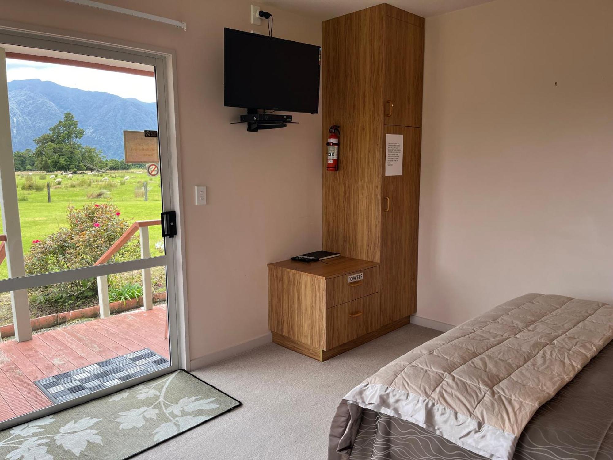 Carrickfergus Cottage Unit 1 Harihari المظهر الخارجي الصورة