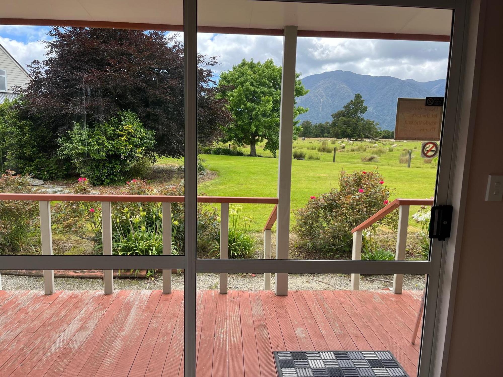 Carrickfergus Cottage Unit 1 Harihari المظهر الخارجي الصورة